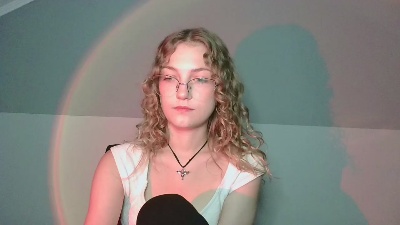 crazy_c_urly live from United Kingdom