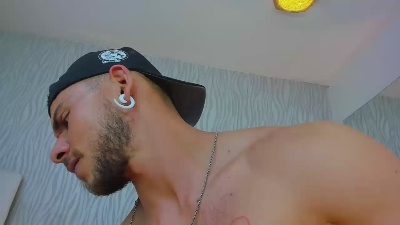 dylan_jacobx live from Colombia
