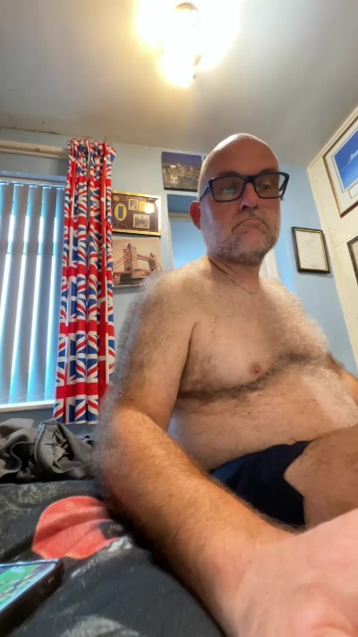 hairypaul68 live from United Kingdom