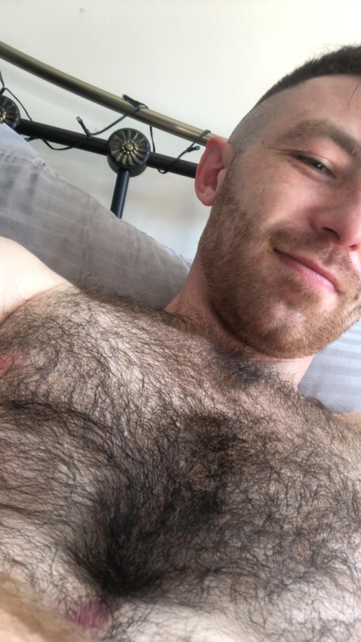 hunghairy_xxx live from United Kingdom