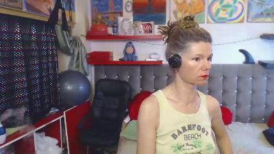 kellynumber8 live from United Kingdom