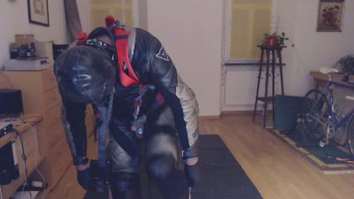 slave0575 live from Germany