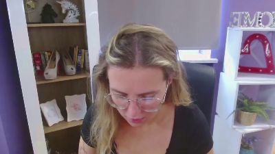 xZoey live from United Kingdom